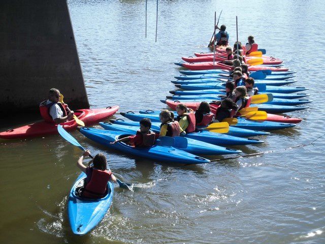 Les CM1 ont  marché sur les kayaks !…