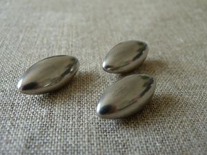 Boutons de couture ancien en métal forme navette