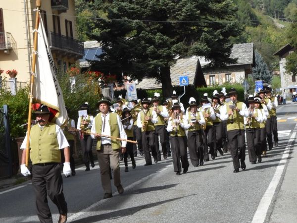 Musikkapelle La Lira di Issime apre il corteo 