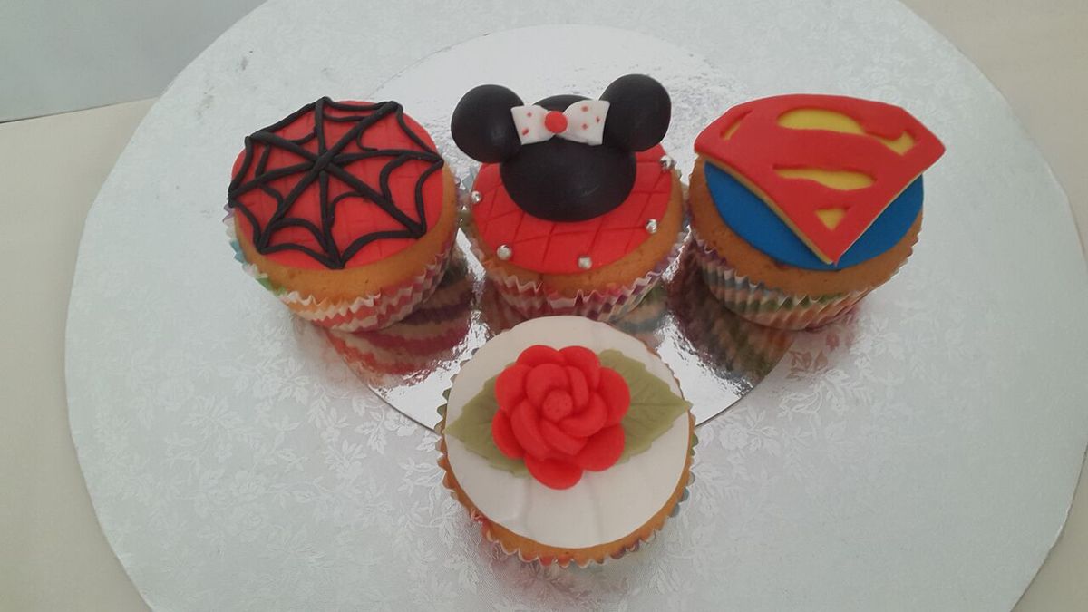 cup cakes Spiderman, Minnie, Superman ...