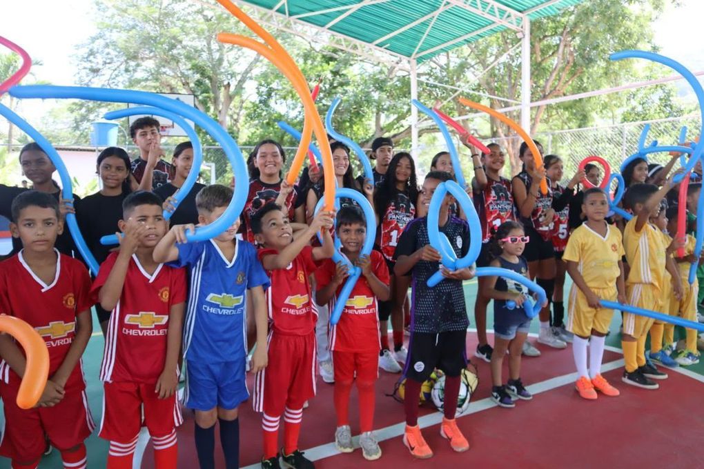 Alcalde de Puerto Cabello reinauguró cancha deportiva del sector El Peaje en la parroquia Democracia