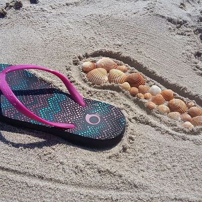 TONGS, FLIP-FLOPS, NU-PIEDS, SANDALES, CLAQUETTES ...