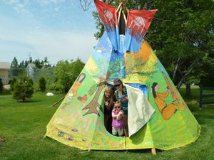 Jolie maison en sortie des Escoumins.Le Tipi des Innoue. l'arrivée de notre "Traversier".De l'autre côté. La Ferme du Rioux dans le parc du Bic.Charpente de la ferme.