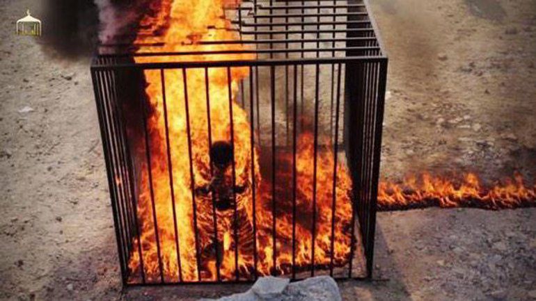 Quiebre religioso en ISIS: expulsaron a un clérigo por criticar la quema del piloto jordano