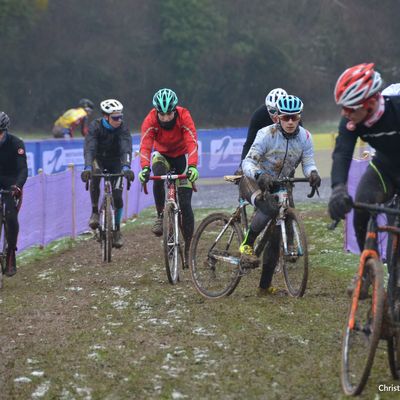 Annulations des cyclo-cross en série