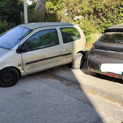 STATIONNEMENT À L’ARRACHÉ !