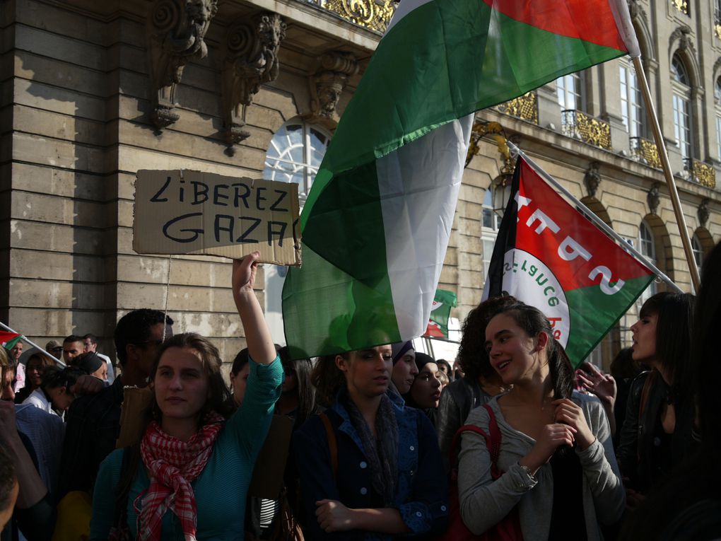 mercredi 2 juin 2010 rassemblement place Maginot et manifestation vers la préfecture pour protester contre le massacre qui a eu lieu parmi les militants de la flotille humanitaire pour Gaza.