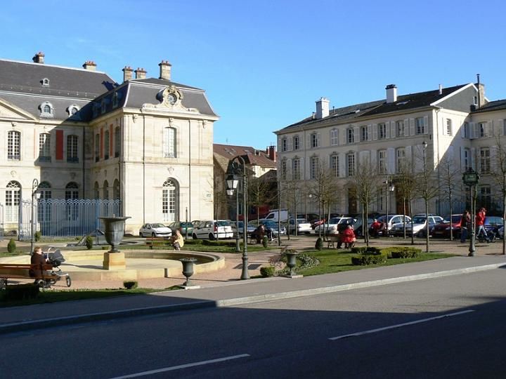 Une jolie petite visite de Remiremont dans les Vosges. A faire absolument le quartier de l'abbatiale est superbe.