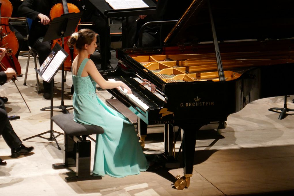 Eve-Melody Salom Concerto Schumann     ©Stéphane Floreani & JPG