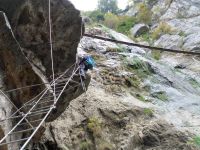 La montée vers la passerelle et le passage des échelles.