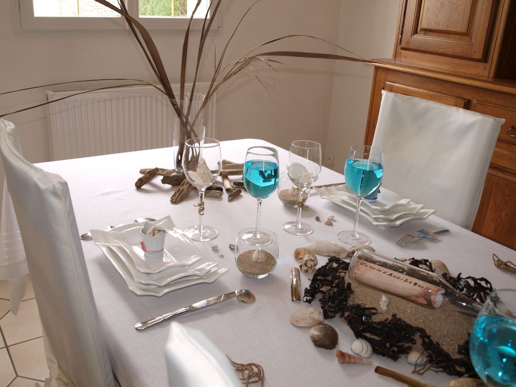 Une table "souvenirs de vacances" réalisée avec ce que la nature nous offre en bord de mer.