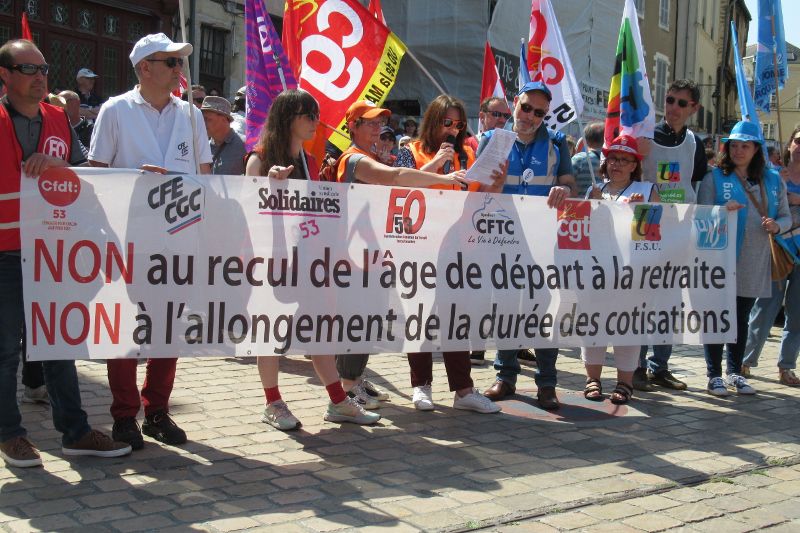 Prise de parole de l'intersyndicale 53, à Laval (Mayenne), avant le départ du cortège de manifestants contre la réforme des retraites