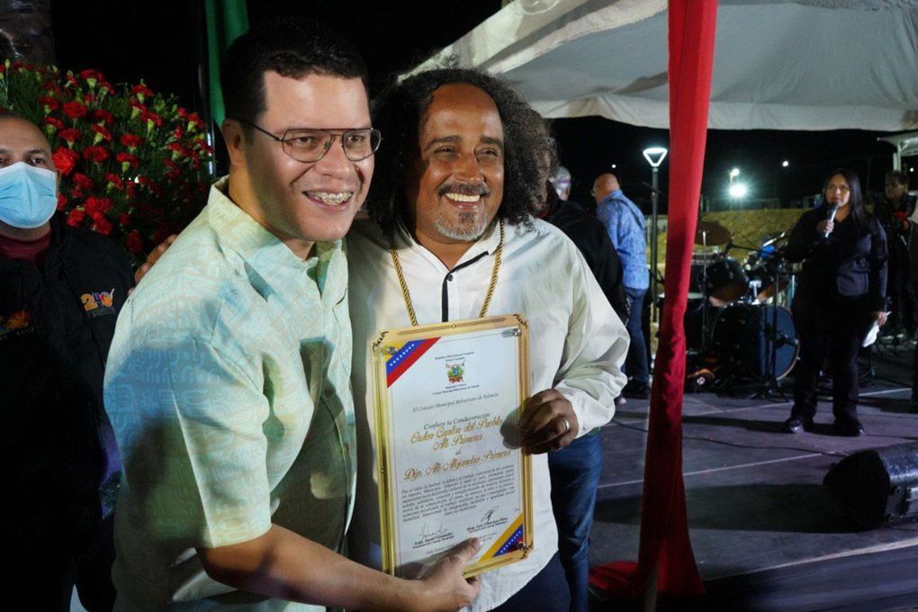 Alcalde Fuenmayor conmemoró 39 años de la siembra de Alí Primera con Festival de Claveles Rojos en Valencia