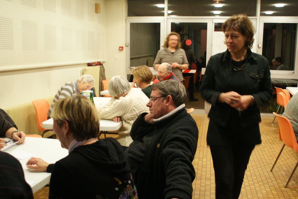 soirée placée sous le signe de la convivialité, le rire, la discussion, le débat... Thème choisi : la réforme des retraites. 25 participants à cette première rencontre qui a débouché sur la nécessité de poursuivre la mobilisation en resta