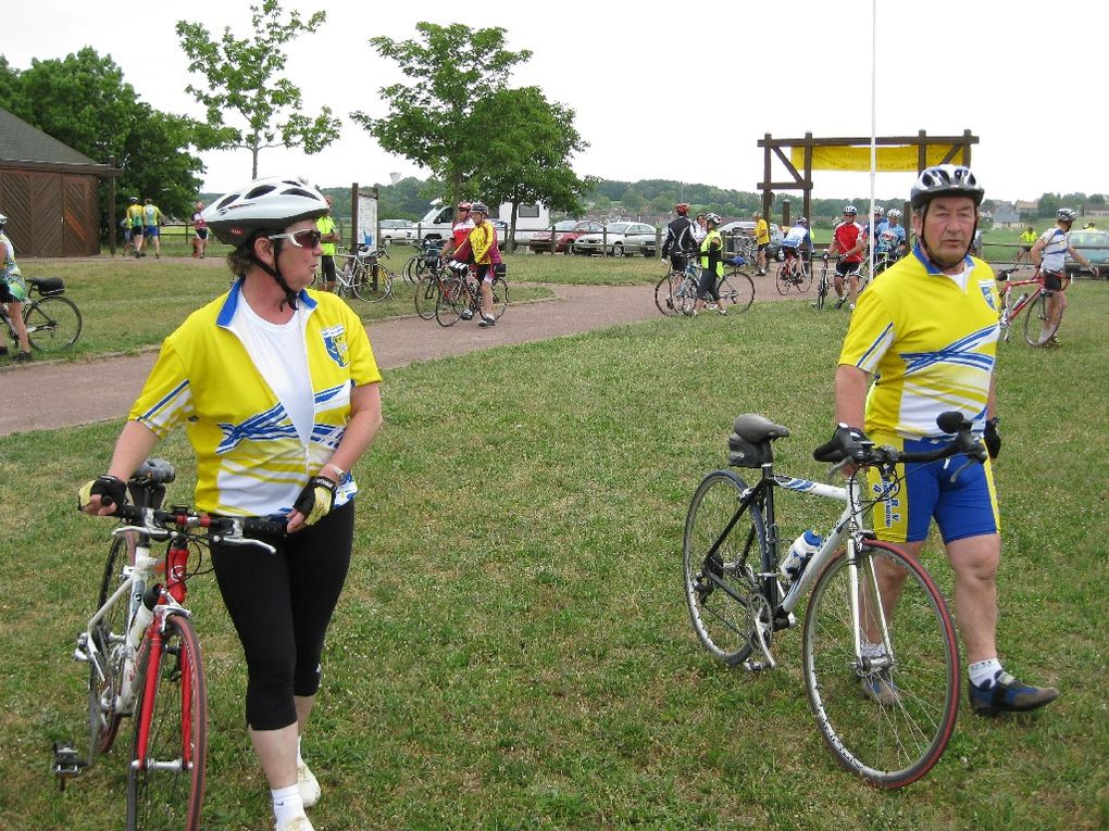 quelques photos des 14 cyclos qui participaient à ce challenge le 8 ami 2011