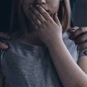 #FRANCE : Le magistrat qui proposait sur internet de violer sa fille de 12 ans a eu sa peine allégée en appel - MOINS de BIENS PLUS de LIENS