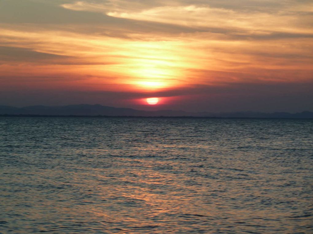 Une semaine sur l'île d'Ometepe du 15 au 22 avril 2011.
L'île d'Ometepe située sur le lac de Nicaragua est la plus grande île entourée d’eau douce du monde. Elle est constituée de deux volcans: Conception (1610m) et Maderas (1394m). Nous avon