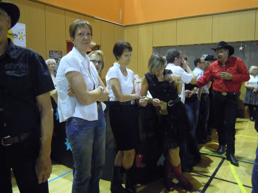 Le Bal du TELETHON organisé par Nadine et les CRAZY BOOTS COUNTRY, animé par Brigitte et CADANCE