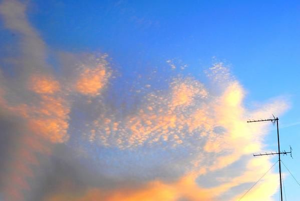 <strong>je prends souvent des photos du ciel ... c'est kitch mais j'adore les nuages</strong>