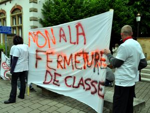  L'école de la mairie à Algrange bloquée par les parents en 2015