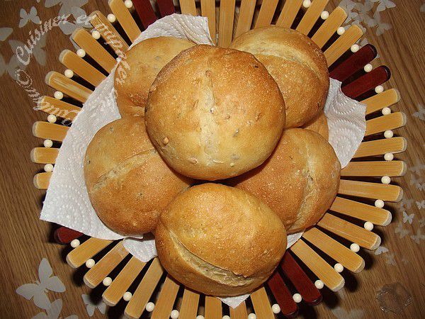 Petits pains au fromage ail et fines herbes et aux graines