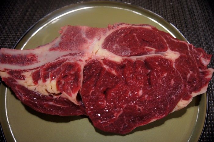 Côte de boeuf crue