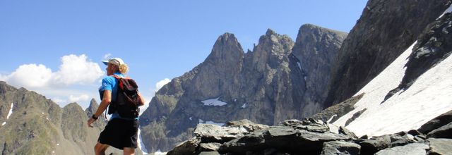 Croix de Belledonne (2926m), Lac Blanc (2161m) et Col du Loup (2400m), depuis la Gate