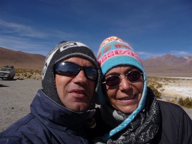 Seulement trois semaines passées dans cet étrange pays et des couleurs pleins les yeux à jamais. Le merveilleux Salar d'Uyuni, la très haute Potosi et la douce Sucre où nous nous sommes mis sérieusement à l'espagnol. 