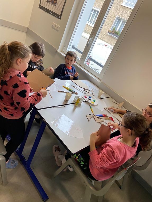 Mercredi journée artistique, aujourd'hui atelier pâtisserie, les enfants adorent les veillées et ne demandent pas leur reste le soir pour dormir. J-1 pour les retrouver et passer avec vos enfants une journée nature. Belle soirée à tous.