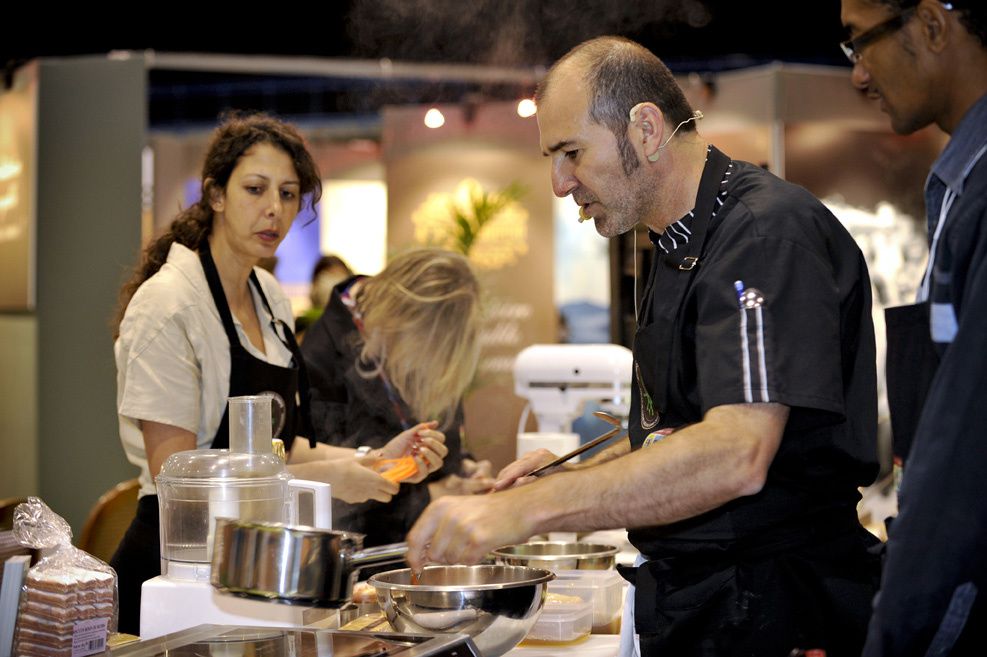 Atelier culinaire sur le salon Vino Passion à Epernay en mai 2011 dans le cadre de la mission de valorisation du patrimoine gastronomique avec la REGION CHAMPAGNE-ARDENNE