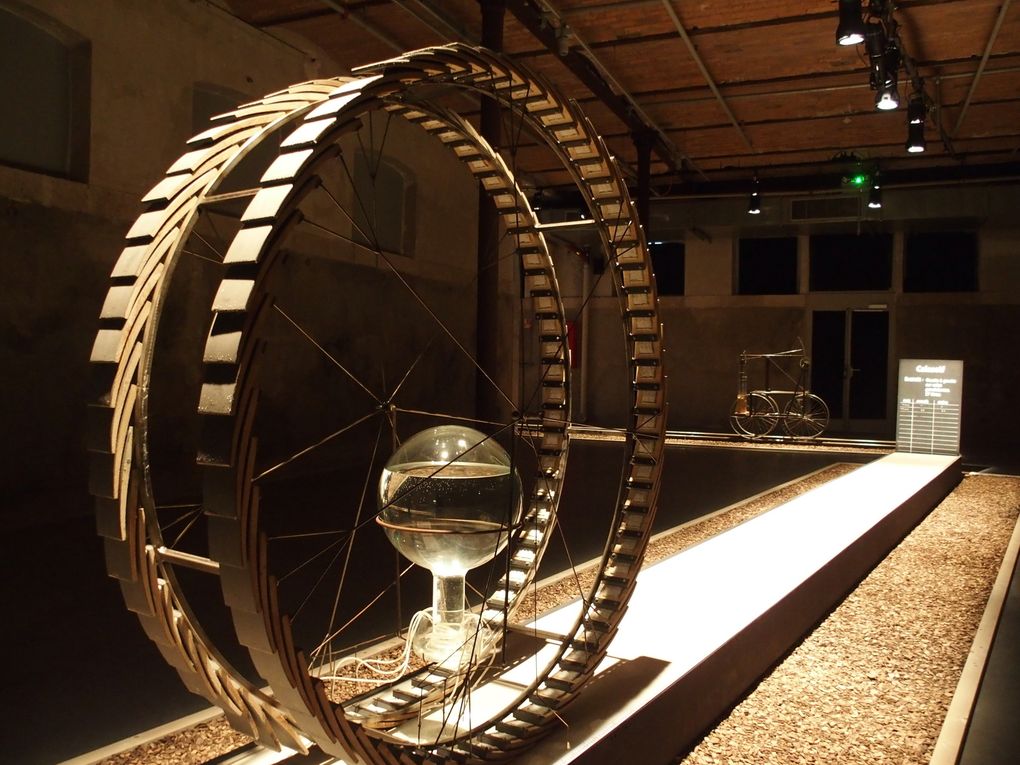 Johann Le Guillerm. Les Imperceptibles (La Calasoif, Le Tractochiche, La Jantabuée). Exposition au CENTQUATRE-PARIS Matérialité de l'Invisible. L'archéologie des sens © photographie Le Curieux des arts Gilles Kraemer, visite presse, février 2016