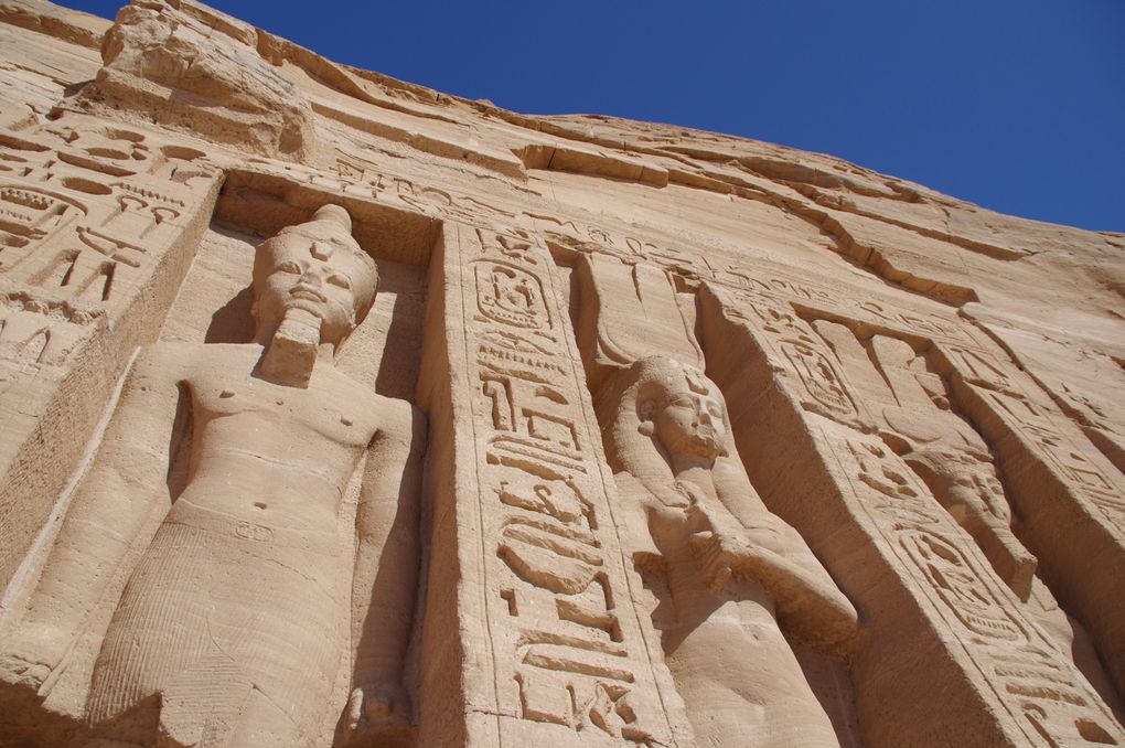 Abou Simbel : Temples de Ramsès II et de Néfertari, sa femme