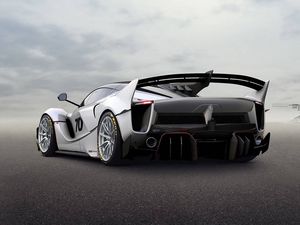 Ferrari FXX K-Evo : Achetez-là et vous deviendrez pilote d'essai