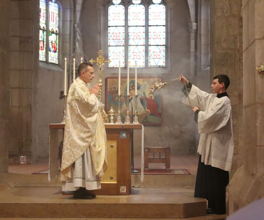 Sainte Messe de la Transfiguration au cours de laquelle a eu lieu le Baptême de Elya, l'enfant miracle de Alan et Cyrielle