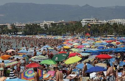 Sombrillas de playa personalizadas, una publicidad con mucho impacto 