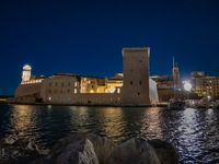 AUTOUR DU PALAIS DU PHARO