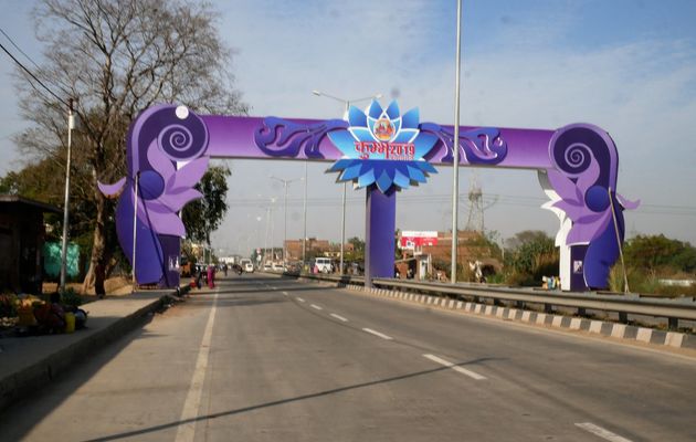 Allahabad, 20 Février 2019. Inde à vélo. On arrive à Allahabad en pleine Kumbh Mela.