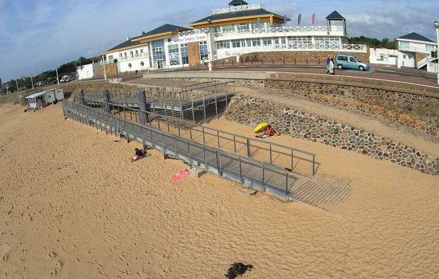 Accès handicapé de la plage du Tanchet 