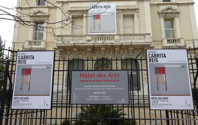 [Arts Plastiques – Hôtel des Arts – Toulon] Avec les Lieux fragmentés, Pedro Cabrita Reis occupe l’espace 