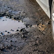 BENEVENTO E PROVINCIA NEWS Auto in una buca: niente risarcimento danni Comune, manca certificato proprietà Sentenze giudice di pace e Tribunale, ma la Cassazione accoglie il ricorso dell'automobilista