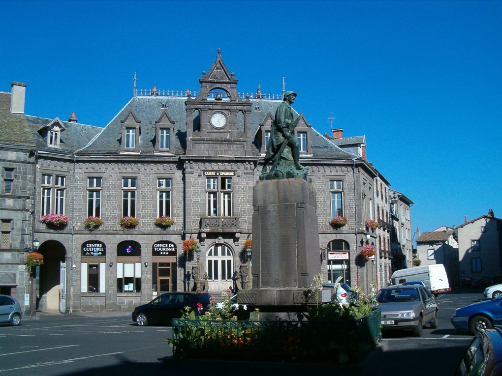 Quelques jours en Auvergne, nous ont permis de découvrir des paysages superbes, variés, inattendus. En voici quelques uns.