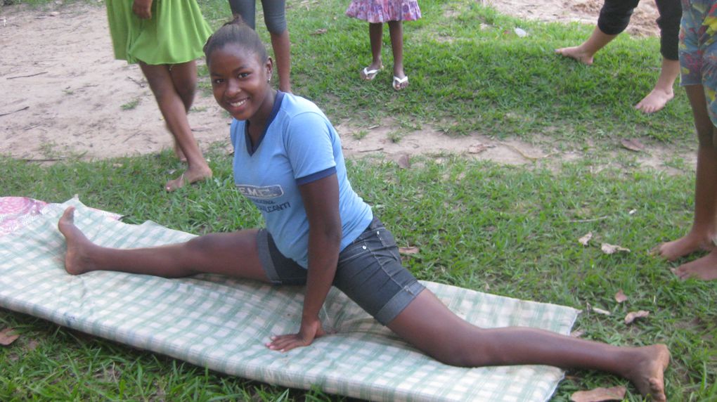 activité divers de la brincadeira: maquillage, domino, dessin, tamgram, gymnastique.