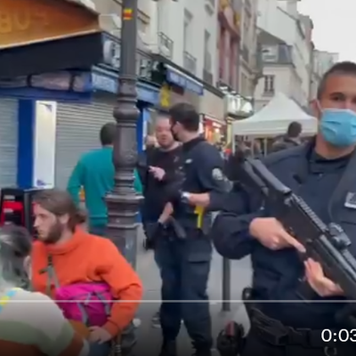N’oublions jamais : la plage, le concert, le supermarché, l’arme de guerre, l’attestation !