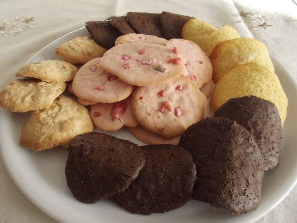 Tuiles assorties (amandes, coco, chocolat, pralines roses) sans gluten ni lactose