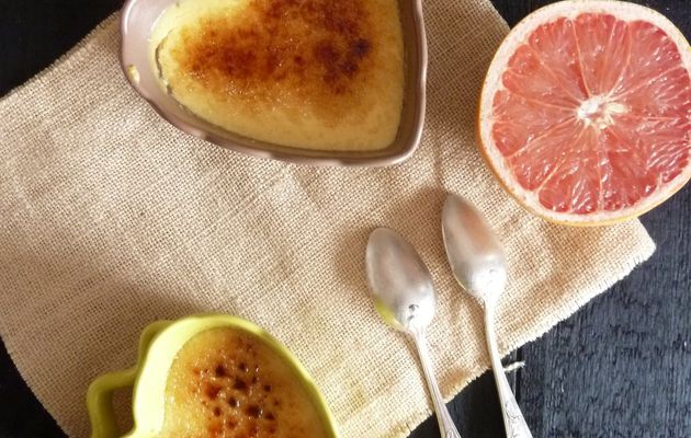 Crèmes brulées au  pamplemousse et à la fleur d'oranger