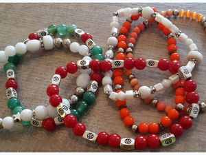 Une petite collection pour se faire plaisir ! plein de jolies couleurs ! Bracelets elastiques pierres Naturelles .