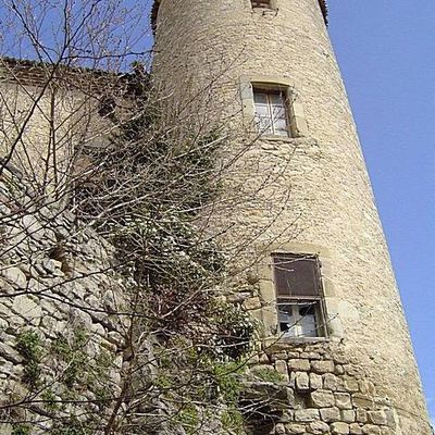 Diaporama tour défensive et bourg fortifié de Cesseras