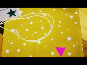 Tissu Linna Morata "Poussière d'étoiles blanc sur moutarde",  Tissu Ma petite mercerie "Popeline fleurie Eté jaune" et Masking tape "Solo - Pois sur fond violet" de chez Lovely Tape