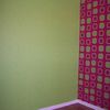 Une petite chambre colorée: vert anis et fuschia