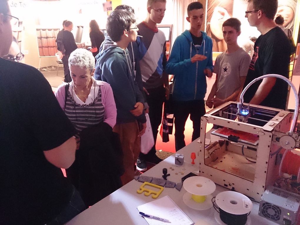 11.10.2013 - FabLab à la Foire de Fribourg, sur le stand de L'Objectif